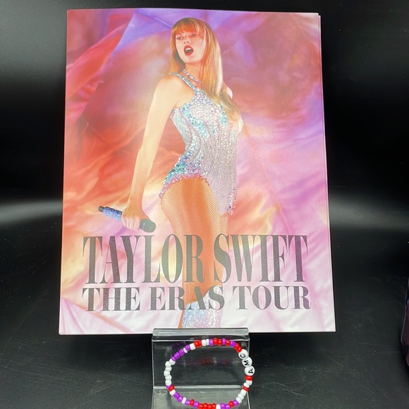 Taylor Swift Eras Tour 6 PC bundle popcorn bucket, cups, light, poster, bracelet - Picture 5 of 8